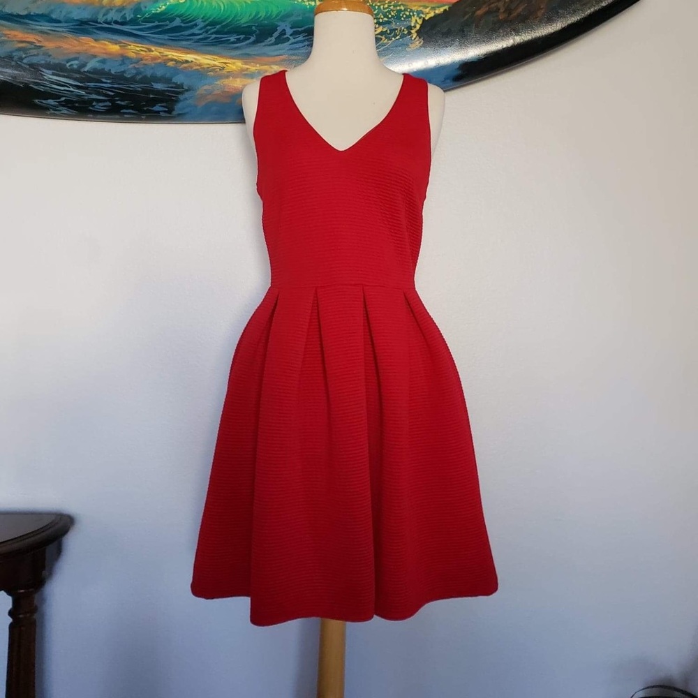 Red dress - Picture 2 of 8